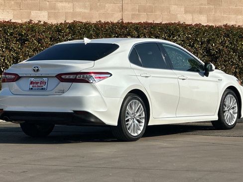 Used 2020 Toyota Camry XLE image 4