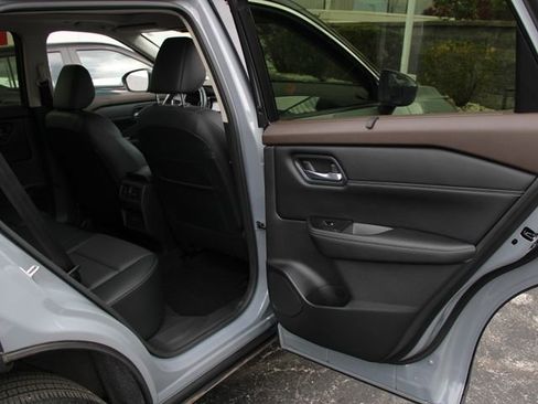 Certified 2023 Nissan Rogue SV w/ SV Premium B Package AWD/4WD image 33