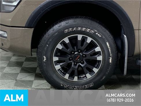 Used 2021 Nissan Titan PRO-4X w/ Pro-4x Convenience Package image 17