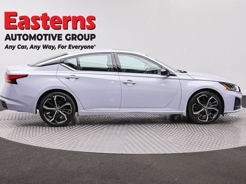 Used 2025 Nissan Altima 2.5 SR w/ SR Premium Package FWD image 4