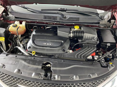 Used 2017 Chrysler Pacifica Limited image 33