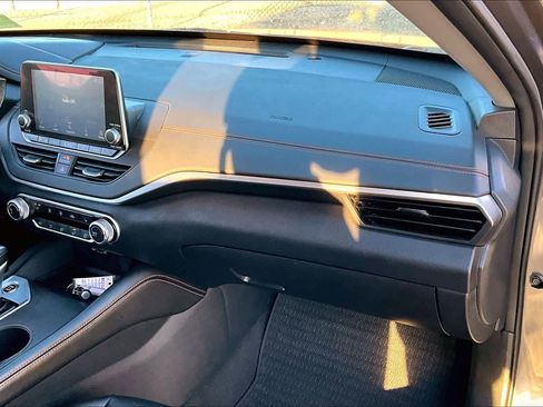 Used 2022 Nissan Altima 2.0 SR image 15