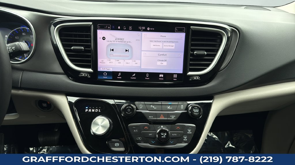 Used 2024 Chrysler Pacifica Touring-L FWD image 18