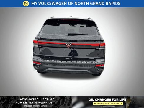 New 2026 Volkswagen Taos SE image 4