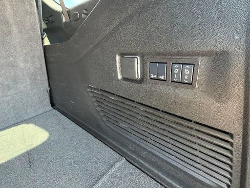 Certified 2025 Chevrolet Suburban Premier RWD image 30