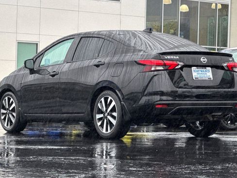 Used 2022 Nissan Versa SR image 5