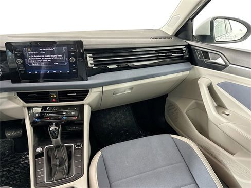Used 2025 Volkswagen Jetta SE image 27
