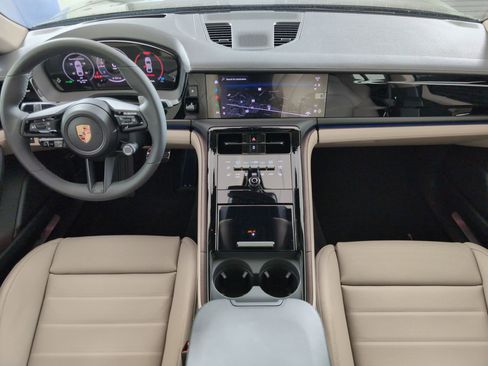 Certified 2025 Porsche Panamera image 21