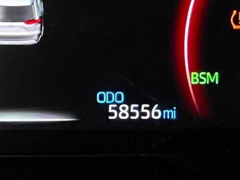 Used 2024 Toyota RAV4 XLE FWD image 11