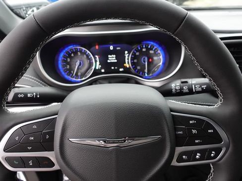 New 2026 Chrysler Pacifica Select image 14