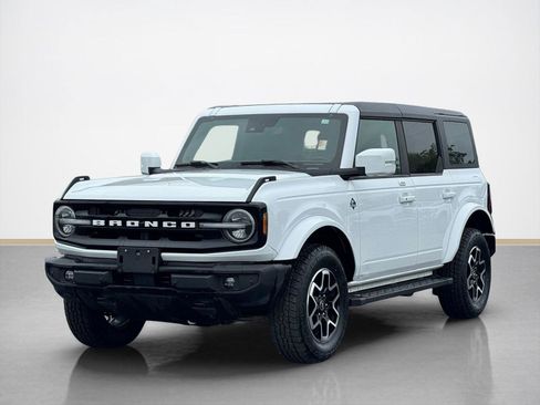 Used 2023 Ford Bronco Outer Banks AWD/4WD image 3