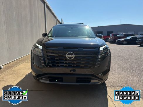 Used 2026 Nissan Pathfinder Platinum AWD/4WD image 2
