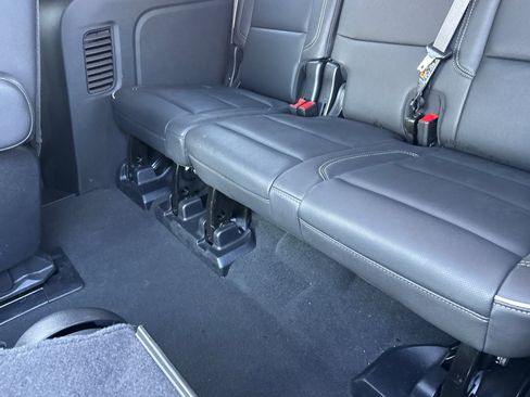 Used 2025 Chevrolet Suburban Premier image 19