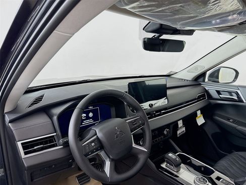 New 2026 Mitsubishi Outlander SEL image 3