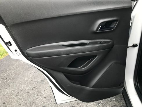 Used 2020 Chevrolet Trax LT image 25