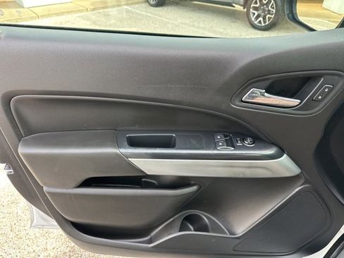 Used 2021 Chevrolet Colorado LT w/ Fleet Safety Package image 28