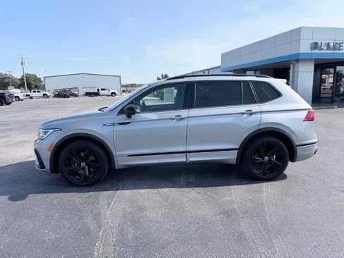 Used 2023 Volkswagen Tiguan SE R-Line FWD image 2