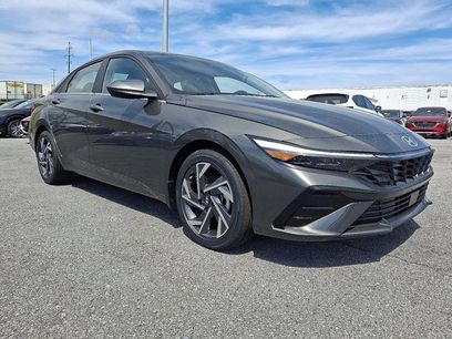 New 2025 Hyundai Elantra SEL