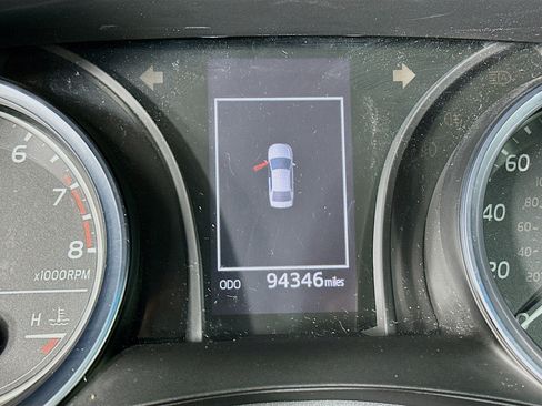 Used 2018 Toyota Camry LE image 18