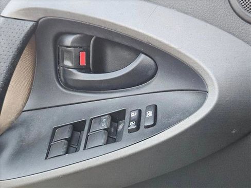 Used 2011 Toyota RAV4 4WD image 9