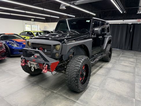 Used 2017 Jeep Wrangler Unlimited Rubicon w/ Connectivity Group image 1