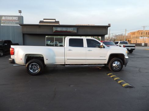 Used 2019 GMC Sierra 3500 SLT w/ Duramax Plus Package image 3