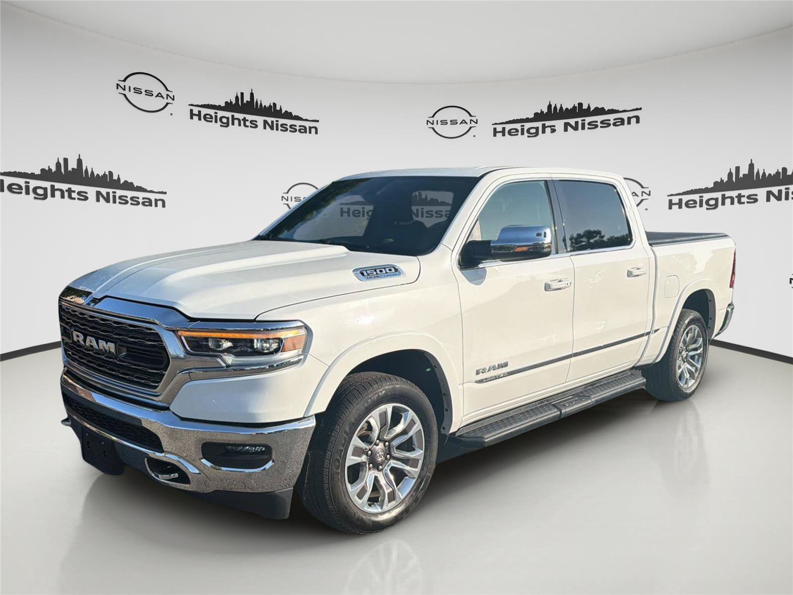 Used 2024 RAM 1500 Limited AWD/4WD image 1