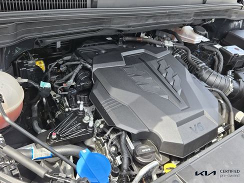 Used 2023 Kia Carnival LX FWD image 18