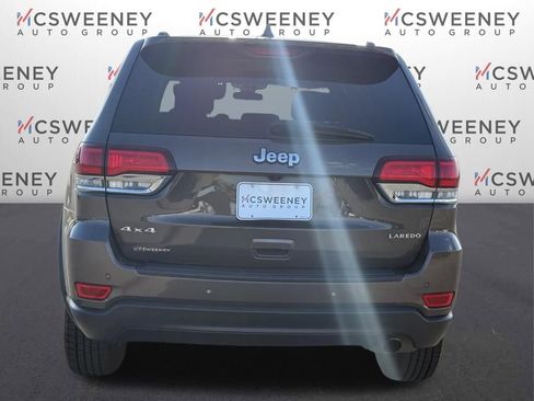 Used 2020 Jeep Grand Cherokee Laredo image 4