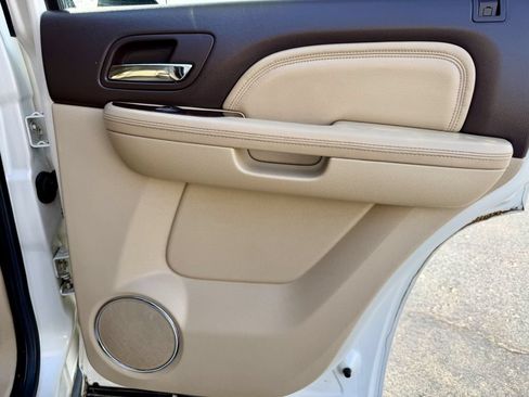 Used 2011 GMC Yukon Denali AWD/4WD image 25