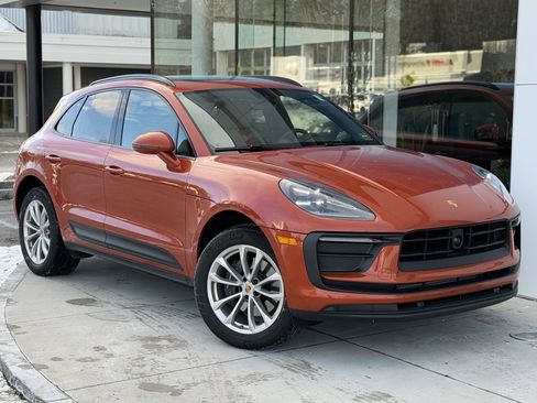 Used 2025 Porsche Macan image 48