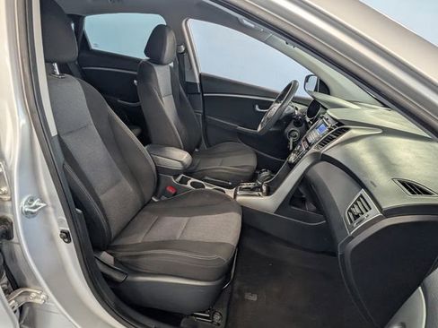 Used 2017 Hyundai Elantra GT image 16