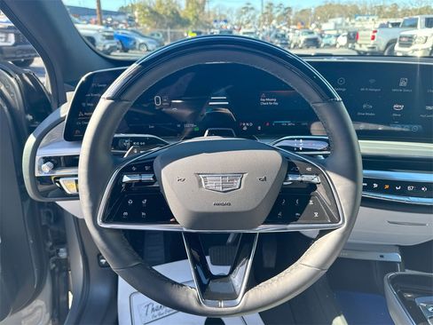 Used 2024 Cadillac Lyriq Luxury image 16