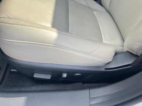 Used 2023 MAZDA MAZDA3 s FWD image 32