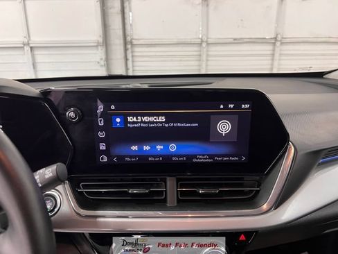 Used 2025 Chevrolet Trax LT w/ LT Convenience Package FWD image 43
