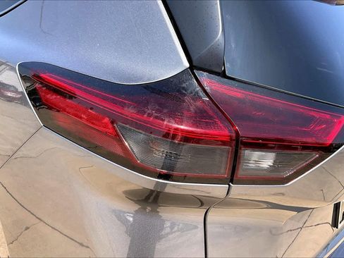 Used 2025 Nissan Rogue SV FWD image 30