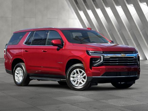 Used 2026 Chevrolet Tahoe LT RWD image 2