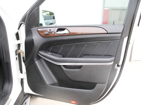 Used 2014 Mercedes-Benz GL 450 4MATIC image 23