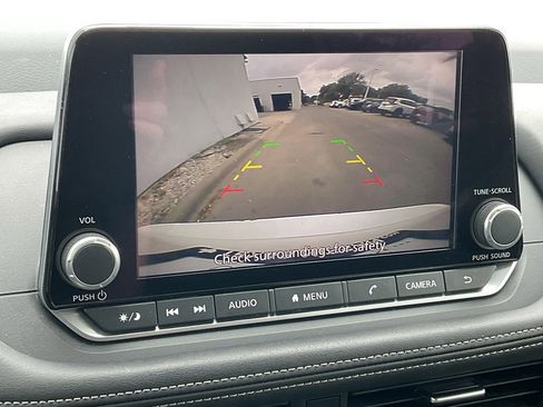 Used 2025 Nissan Rogue SV image 30