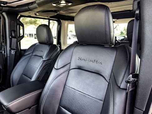 Used 2023 Jeep Wrangler Unlimited Sahara image 13