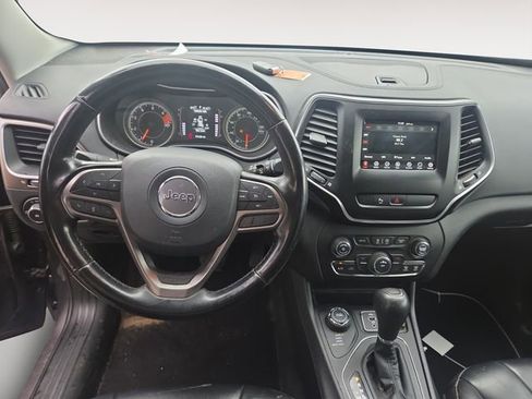 Used 2020 Jeep Cherokee Latitude Plus w/ Cold Weather Group AWD/4WD image 10