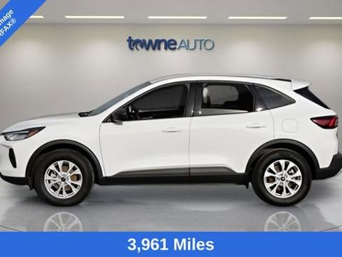 Used 2025 Ford Escape Active w/ Cold Weather Package AWD/4WD image 2