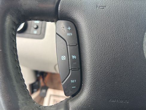 Used 2009 Chevrolet Impala LTZ FWD image 19