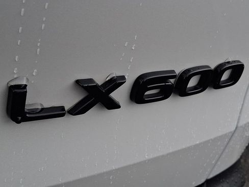 Used 2025 Lexus LX 600 4WD w/ Luxury Package image 32