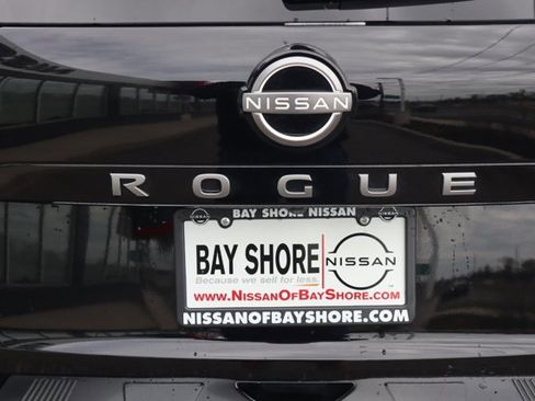Certified 2025 Nissan Rogue SV image 28