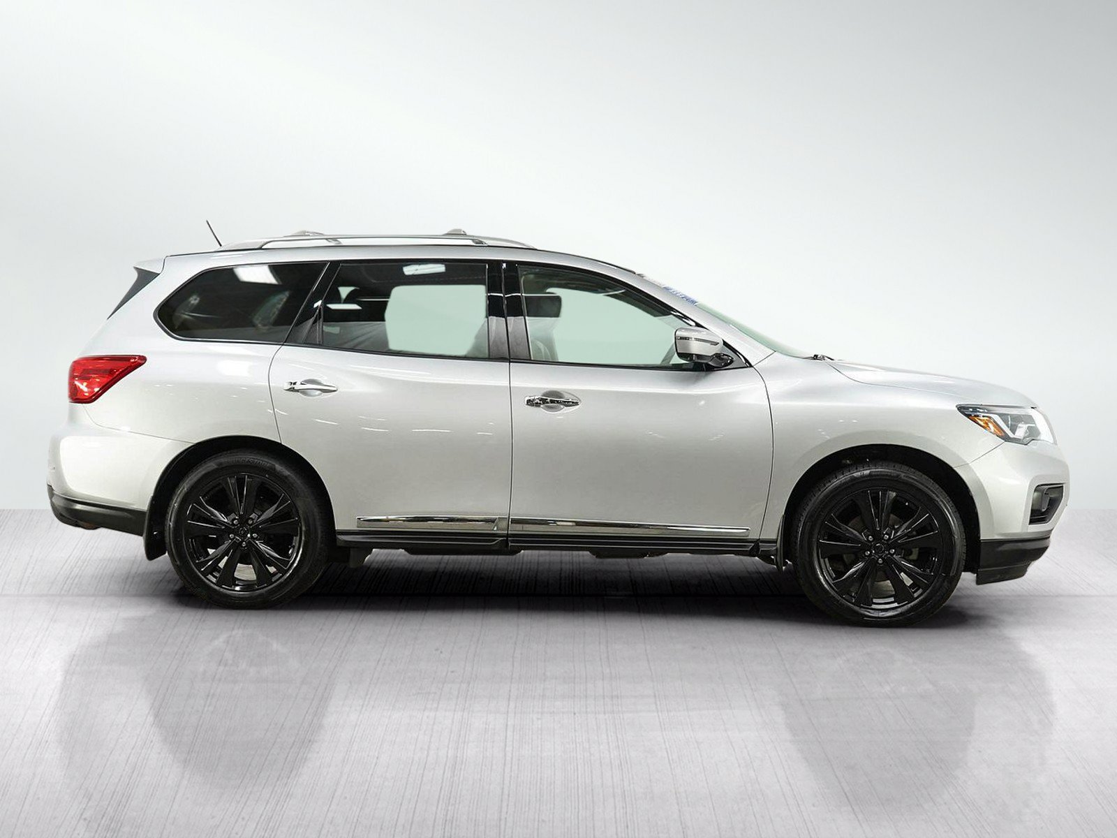Used 2018 Nissan Pathfinder Platinum w/ Cargo Package AWD/4WD image 6