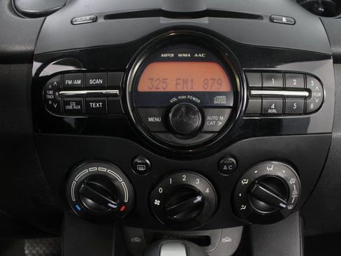 Used 2013 MAZDA MAZDA2 Touring image 4