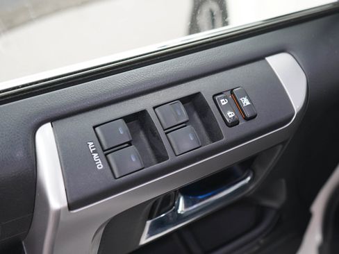 Used 2018 Toyota 4Runner Limited AWD/4WD image 19