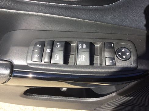 Used 2023 Jeep Cherokee Altitude Lux AWD/4WD image 11