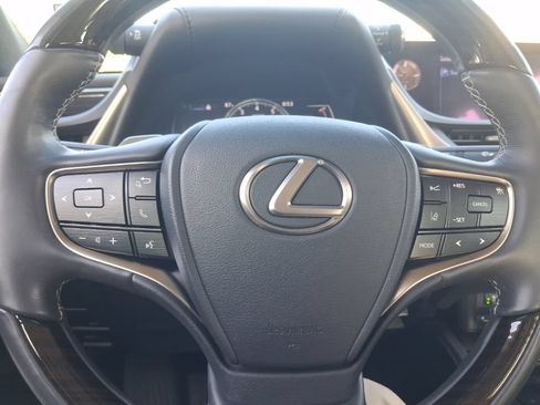 Used 2019 Lexus ES 350 Ultra Luxury w/ Accessory Package 2 FWD image 34